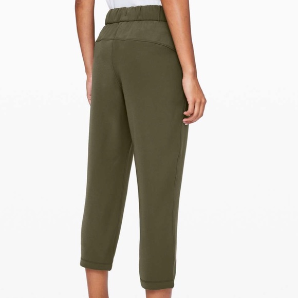 Lululemon On the Fly Crop Woven 23” NWOT - Picture 2 of 5